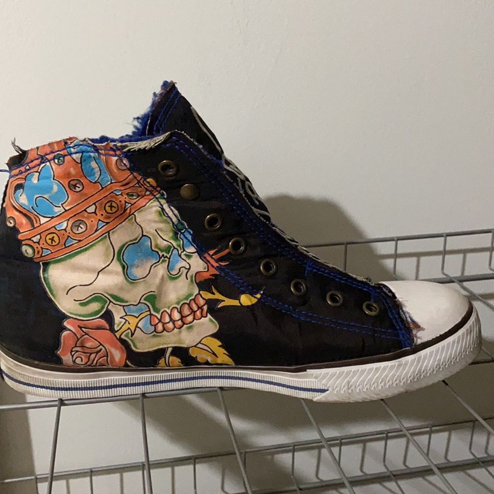 I am selling a pair of Ed Hardy runner’s - Picture 3 of 4